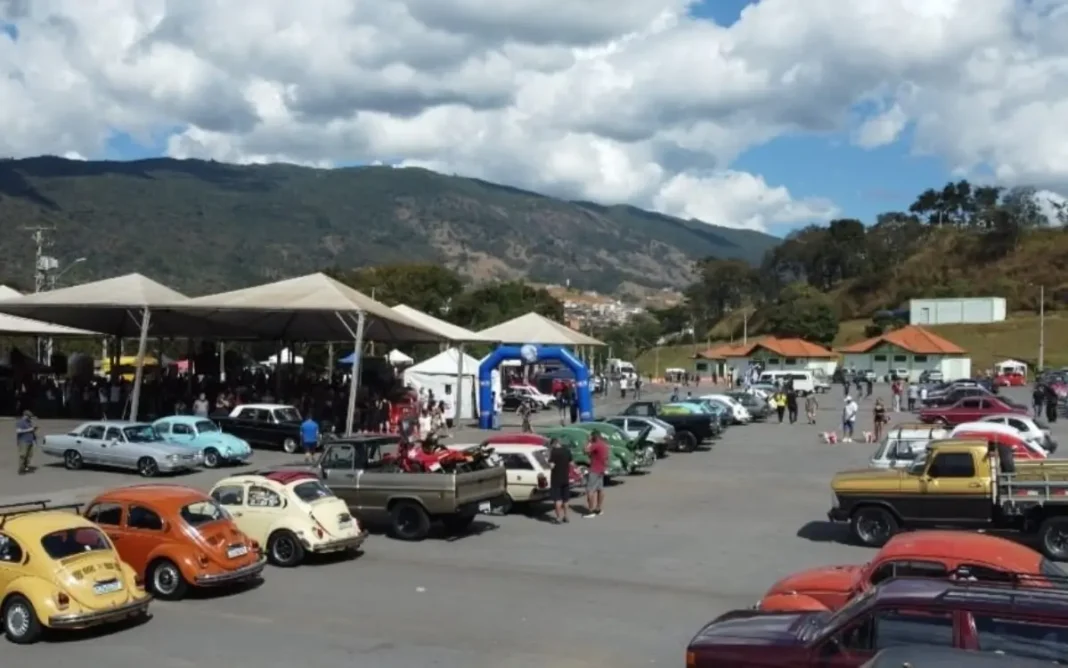 Retro Garage reúne mais de 400 expositores, música ao vivo e ações solidárias em sua 6ª edição