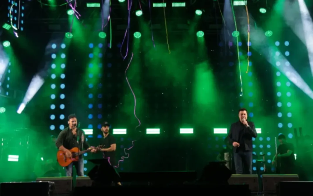 Show de João Bosco & Vinícius fecha a programação da 37ª Festa do Peão de Boiadeiro de Extrema