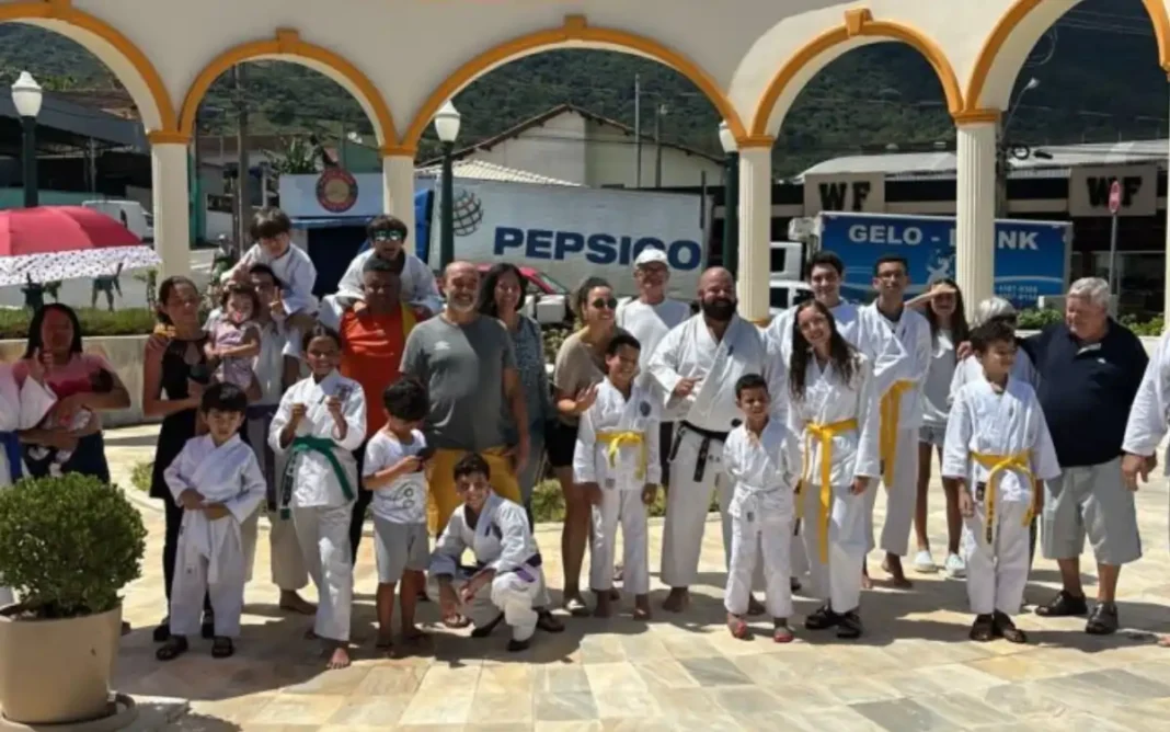 Karatecas na Praça Itália