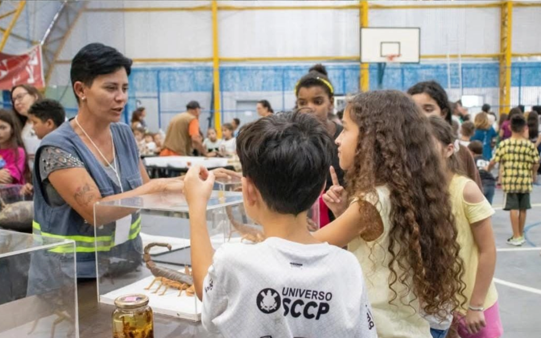 Ciência em Movimento leva aprendizado interativo sobre ciência, saúde e meio ambiente a Camanducaia-1