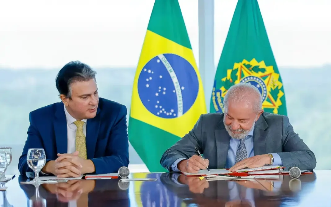 Lula assina decreto que proíbe educação à distância para medicina, direito e enfermagem