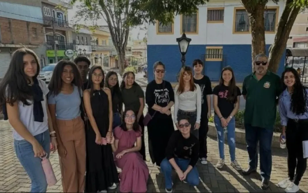 Parlamento Jovem fala sobre patrimônio cultural em encontro semanal