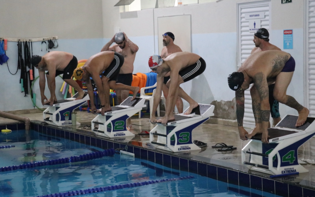 Nadadores masters de Extrema e Camanducaia se enfrentam em provas de revezamento na 1ª Maratona Aquática do ano-1
