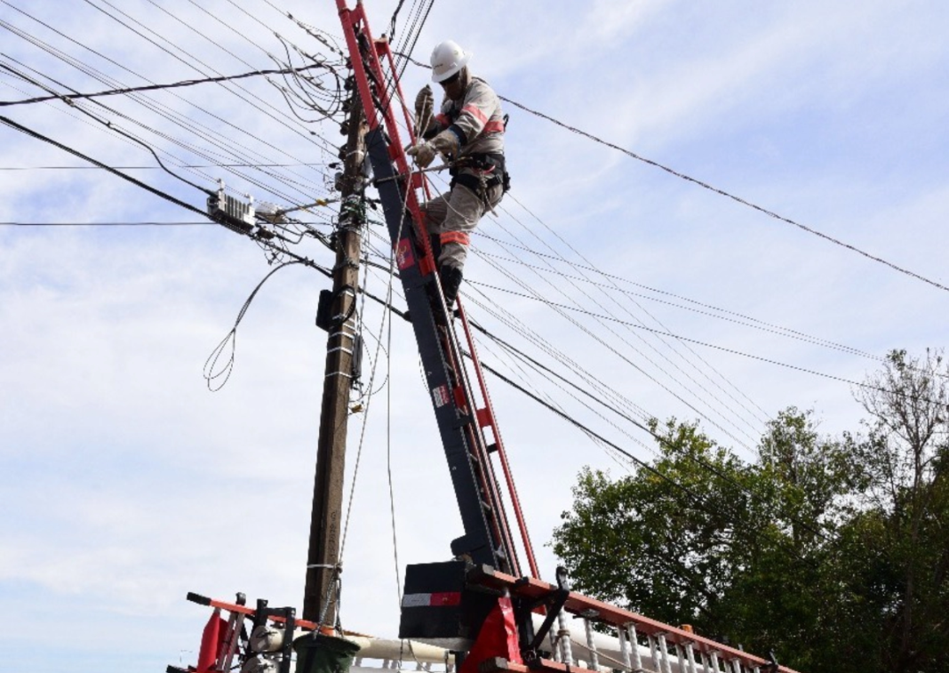 Equipes da Energisa realizam melhorias na rede elétrica que atende Extrema e Itapeva-3