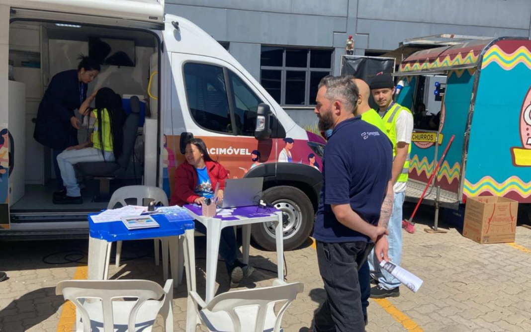 Vacimóvel ultrapassa a marca de 2 mil atendimentos em Extrema com mais de 50 ações itinerantes de vacinação