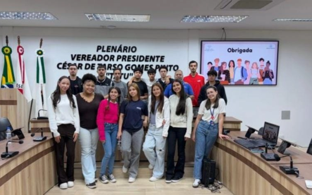 Câmara de Portas Abertas recebe alunos do SENAI