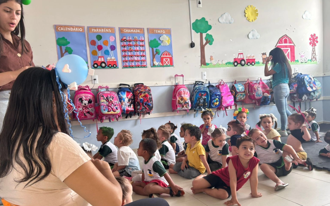 Estudantes do Ensino Fundamental da Rede de Ensino de Extrema soltam a imaginação no Dia do Cabelo Maluco