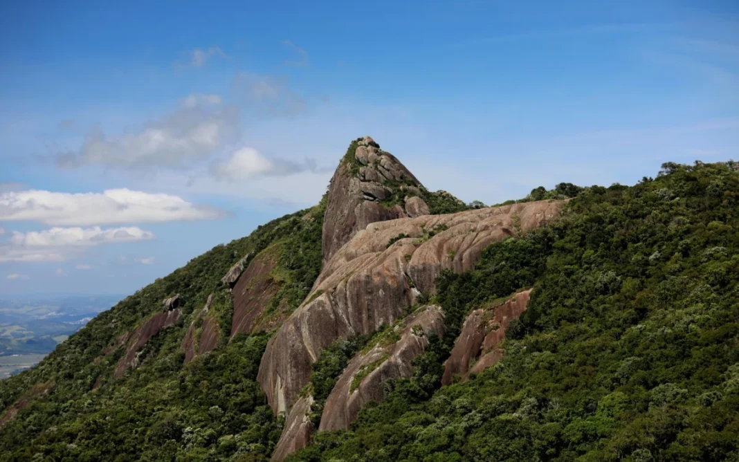 Pedra do Cume é destaque no ecoturismo em Extrema