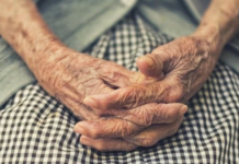 Redação do Enem 2025 aborda as perspectivas para o envelhecimento