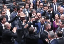 Câmara aprova projeto que reduz pena de condenados pelo 8/1