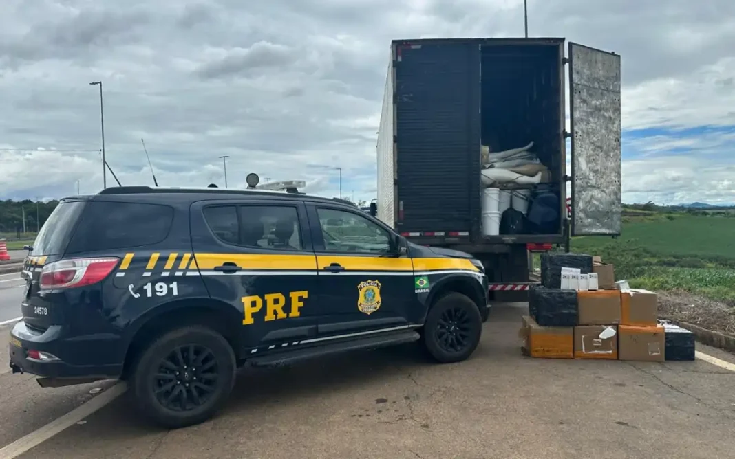 Operação da PRF na Fernão Dias apreende carga estrangeira irregular
