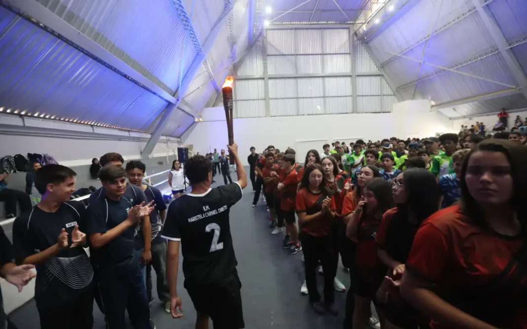 Cerimônia de abertura dos Jogos Escolares de Extrema marca clima de festa e reúne atle