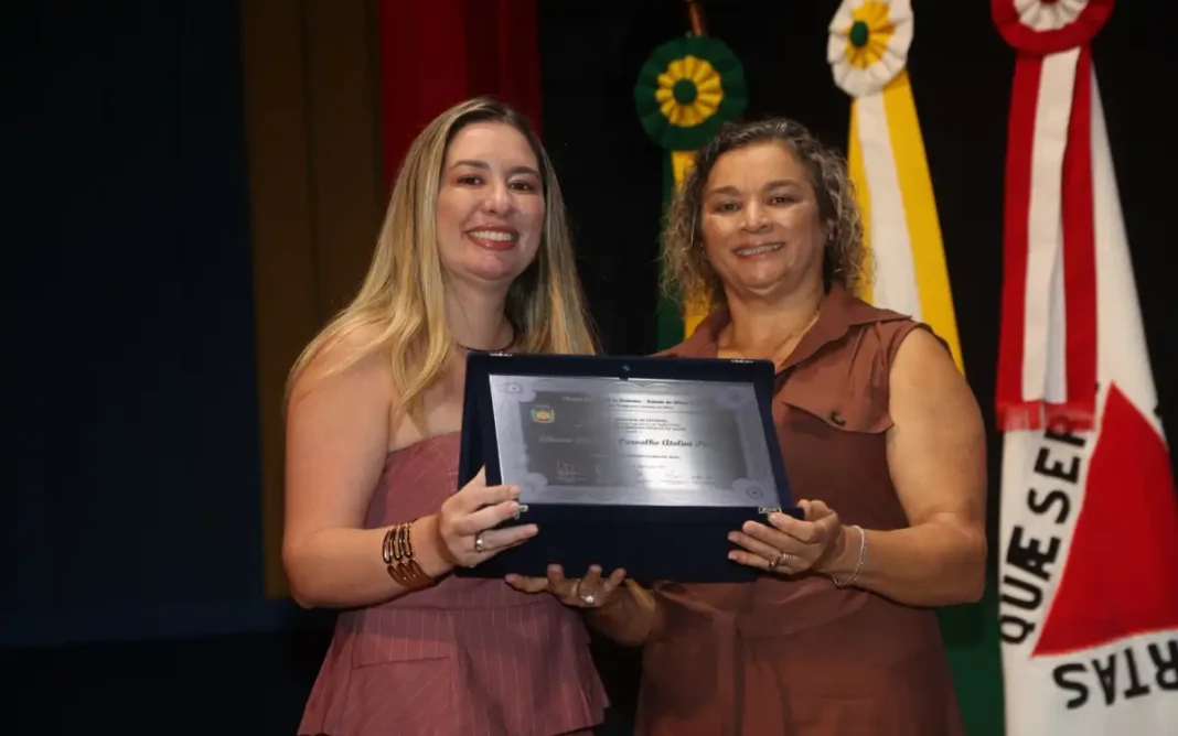 Hilaira Atolini é reconhecida por sua trajetória no Prêmio Mulher Destaque