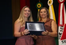 Hilaira Atolini é reconhecida por sua trajetória no Prêmio Mulher Destaque