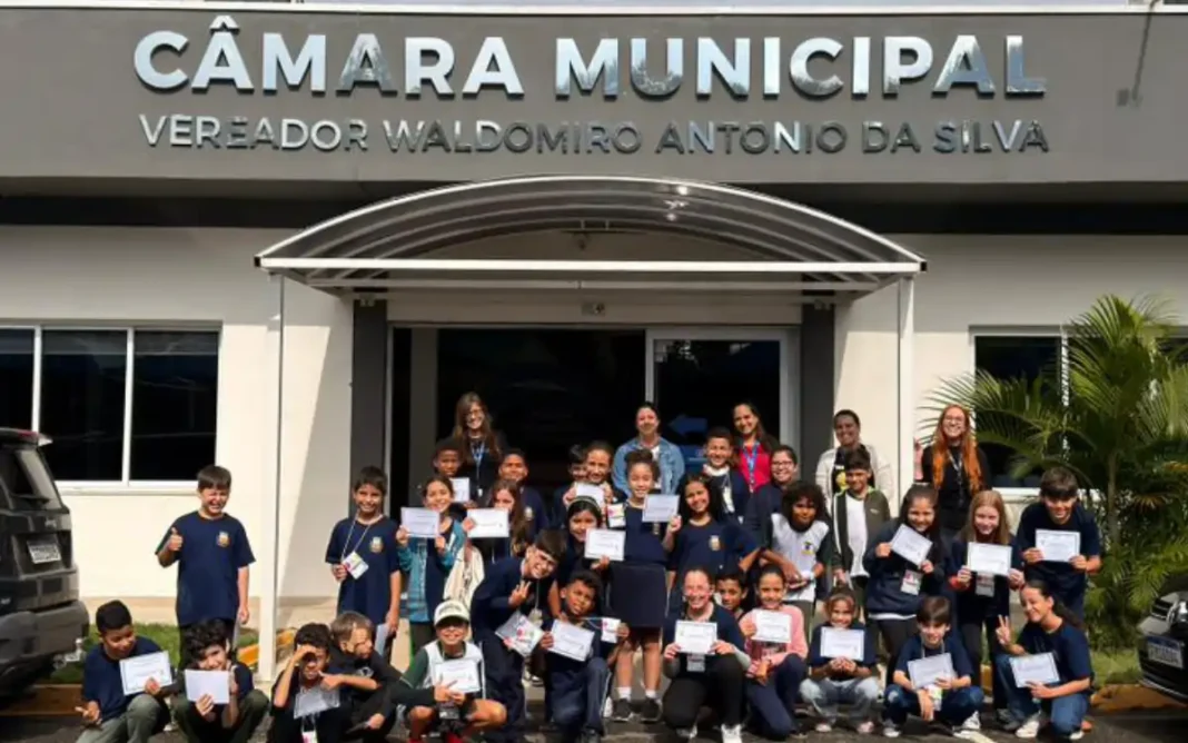Câmara de Portas Abertas recebe alunos da Escola Municipal Maristela Carniel Onisto