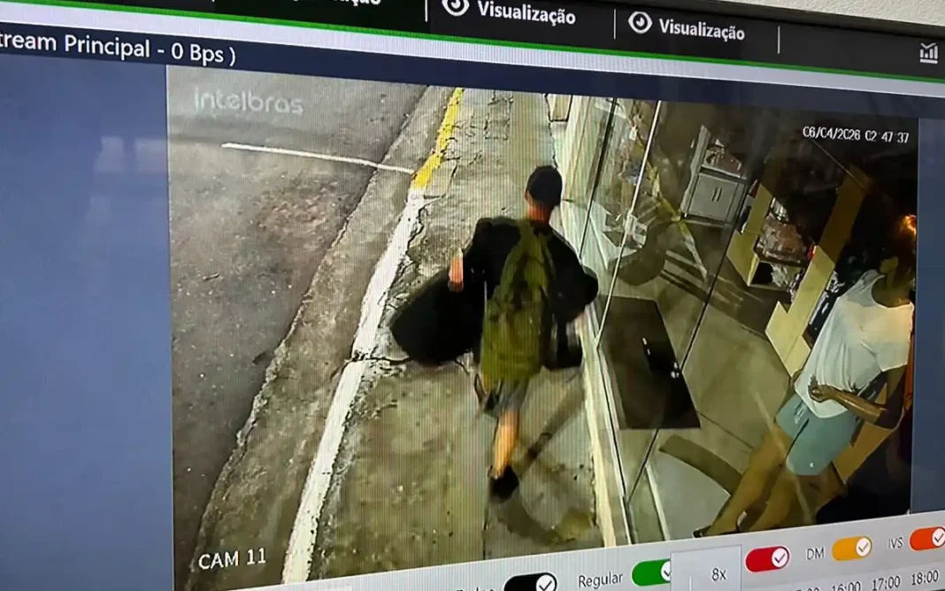 Criminosos invadem lojas e furtam eletrônicos no centro de Extrema