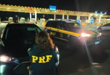 PRF prende dois homens e recupera carro roubado na Fernão Dias