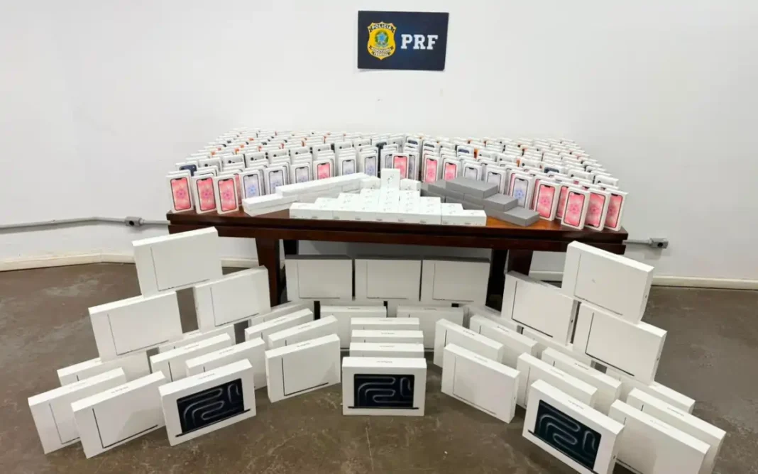 Carga de iPhones, MacBooks e AirPods avaliada em R$ 3 milhões é apreendida pela PRF em Cambuí