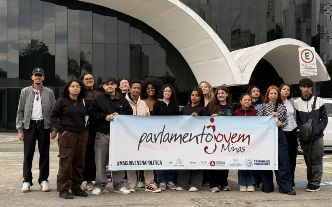 Estudantes do Parlamento Jovem visitam Museu da Inclusão