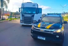 PRF flagra transporte irregular de produto perigoso junto a alimentos na Fernão Dias