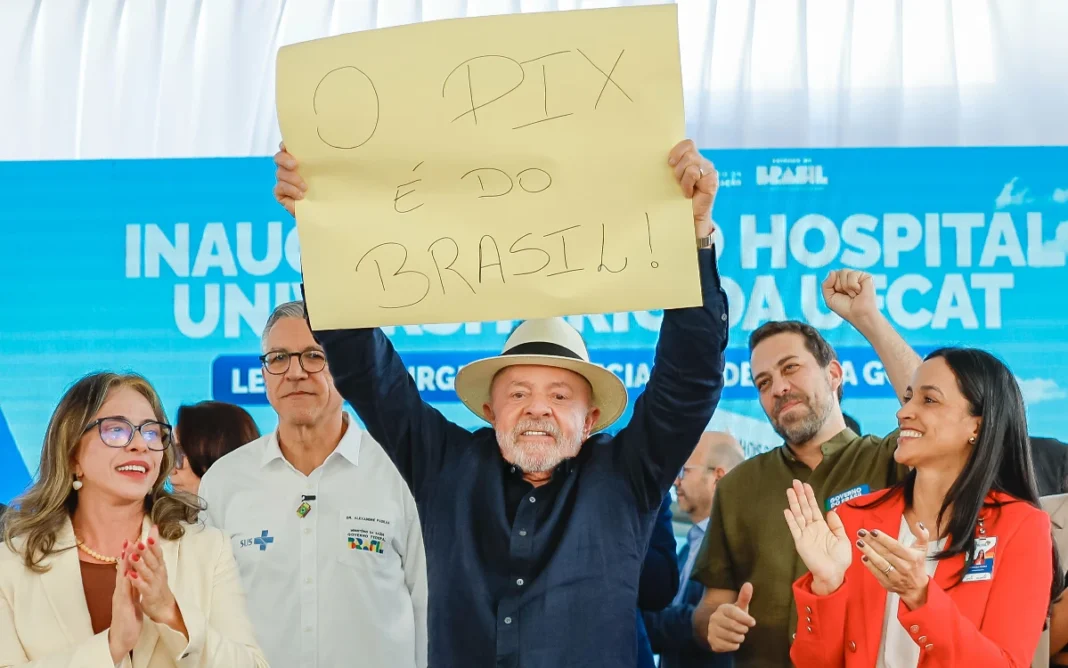 Quem tinha que aumentar a taxa seríamos nós, diz Lula sobre EUA
