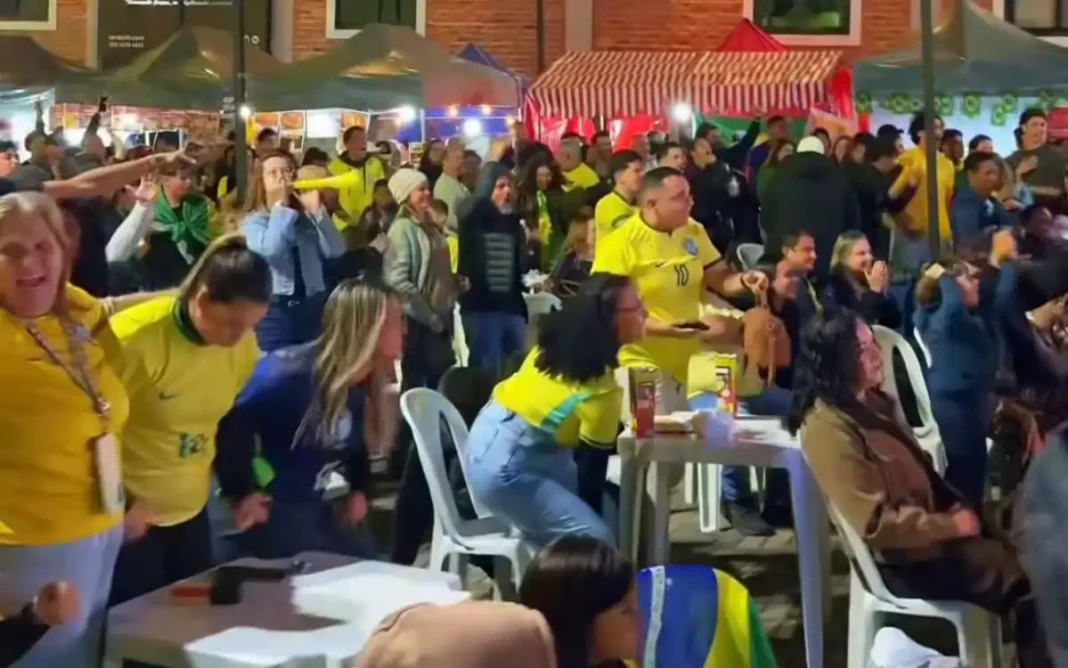 UMA NOITE DE COPA, UMA PRAÇA DE ARREPIAR! Praça de Extrema v