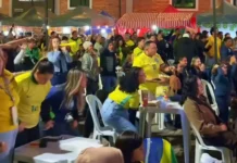 UMA NOITE DE COPA, UMA PRAÇA DE ARREPIAR! Praça de Extrema vira um verdadeiro estádio