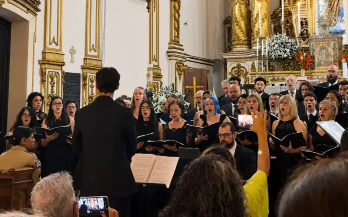 Coral Municipal de Extrema encerra participação em festival com apresentação na Basílica e Museu da Misericórdia