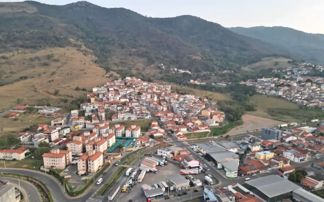 IDOSO MORRE APÓS SER ATROPELADO NA RODOVIA FERNÃO DIAS, EM EXTREMA
