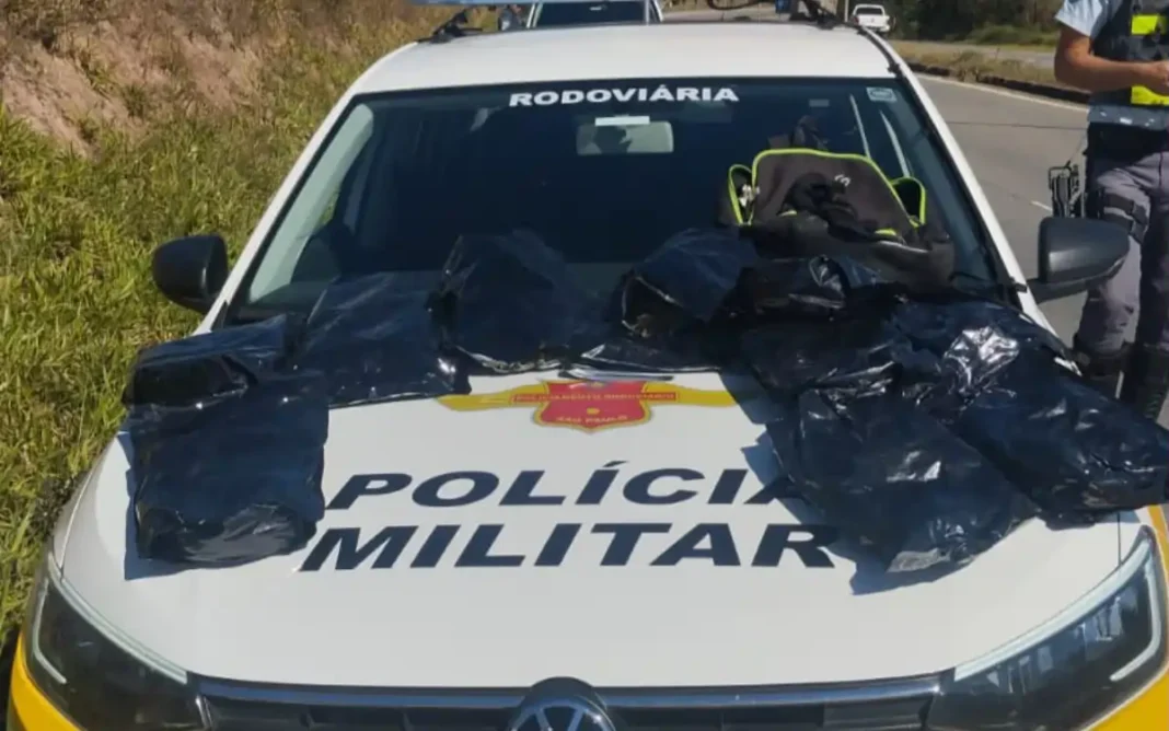 MOTOCICLISTA DE EXTREMA É PRESO COM MAIS DE 5 KG DE FLORES DE MACONHA EM BRAGANÇA PAULISTA