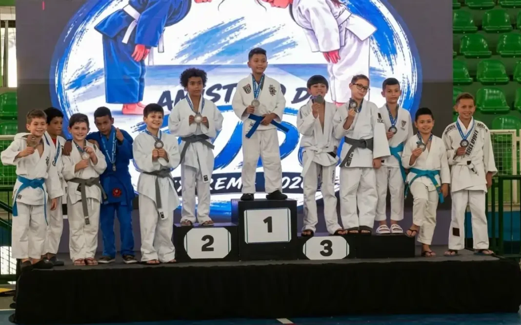 Atleta Danielzinho conquista pódio no Amistoso de Judô de