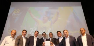 Flávio Bolsonaro recebe apoio de governadores eleitos e de Augusto Cury