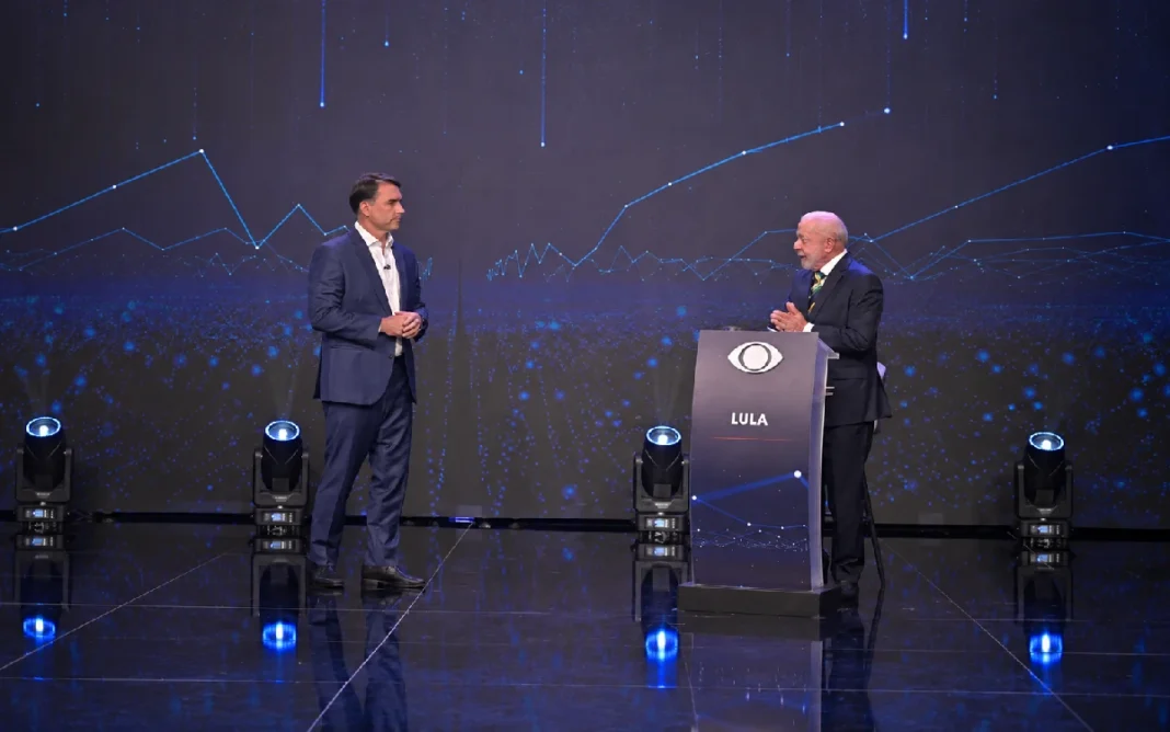 Lula e Flávio Bolsonaro se enfrentam em primeiro debate eleitoral na Band